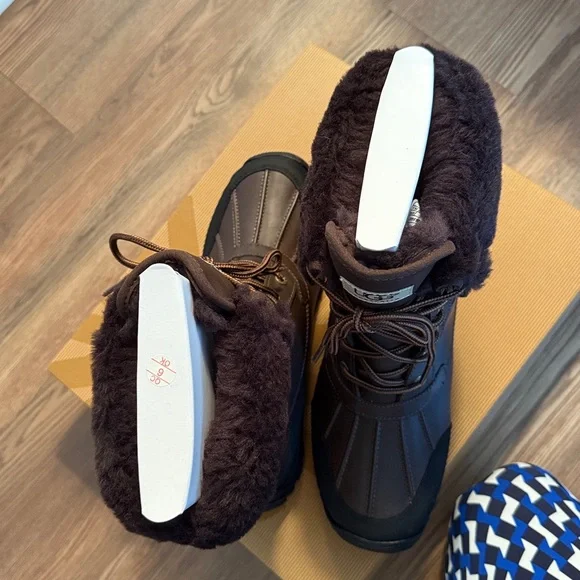 ❄️NEW❄️ UGG Adirondack II Obsidian Boots - Picture 7 of 12